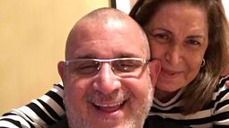 Hugo Marino, preso político desaparecido desde 2019 en Venezuela, junto a su madre Beatriz de Navas.&nbsp; 