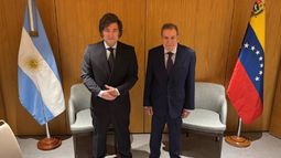 El presidente de Argentina, Javier Milei, y el presidente electo de Venezuela, Edmundo González Urrutia, reunidos en Madrid a 8 de junio de 2025