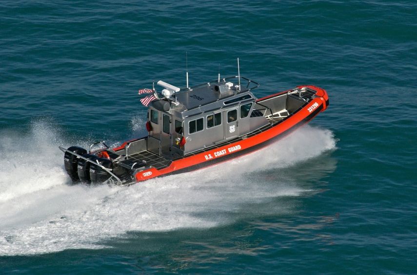 Fotografía de una embarcación de la Guardia Costera de los EEUU publicada en Twitter (@USCGSoutheast) tras una operación de rescate.