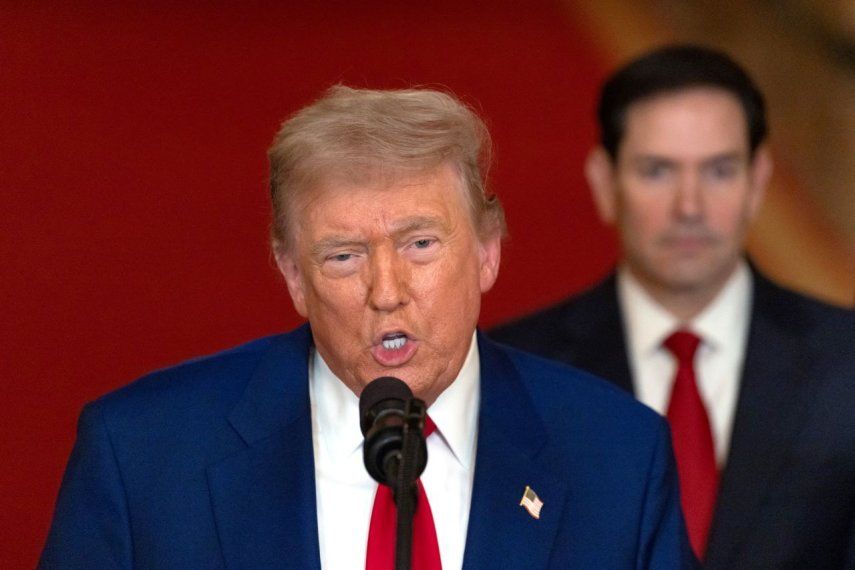 El presidente Donald Trump se dirige a la nación desde la Casa Blanca en Washington D.C. el 21 de junio de 2025, tras el anuncio de que EEUU bombardeó sitios nucleares en Irán.