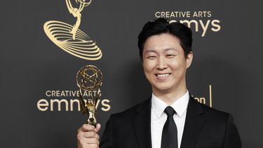 El futbolista y doble de acción surcoreano Shim Sang-min, ganador del premio Outstanding Stunt Performance por Squid Game (El juego del calamar), asiste al segundo día de la 74 edición de los Primetime Creative Arts Emmy Awards en Microsoft Theatre de Los Angeles, el 4 de septiembre de 2022.