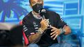 Con toda la ferretería, el séptuple campeón mundial Lewis Hamilton se presento en la conferencia de prensa de pilotos el viernes 6 de mayo y amenazo con no correr en la F1 Grand Prix de Miami. Luego dio marcha atrás. Con toda la ferretería, el séptuple campeón mundial Lewis Hamilton se presento en la conferencia de prensa de pilotos el viernes 6 de mayo y amenazo con no correr en la F1 Grand Prix de Miami. Luego dio marcha atrás.