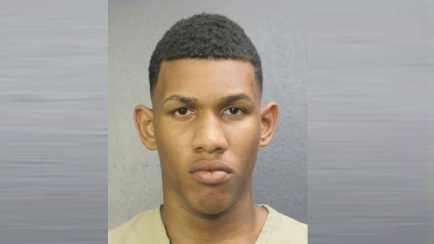 Johansen Concepcion De La Rosa, de 19 años, arrestado por disparar y matar a una perrita desde un balcón en Davie, Broward.