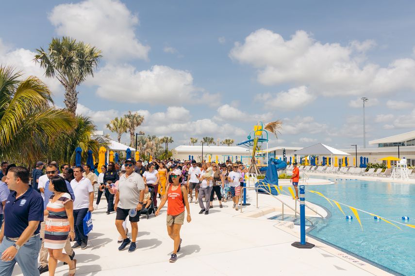 Los doralinos disfrutan del nuevo Doral Central Park Los doralinos disfrutan del nuevo Doral Central Park