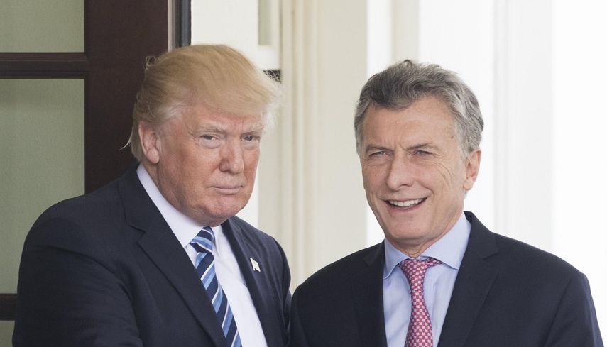 El presidente Donald&nbsp;Trump&nbsp;(izq.), junto al presidente argentino, Mauricio&nbsp;Macri&nbsp;(der.), tras una reunión en la Casa Blanca, en Washington, en abril de 2017.