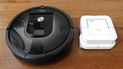 Una aspiradora Roomba de iRobot (izquierda) junto a un limpiador para pisos Braava Jet, en la sede de la compañía en Bedford, Massachussets. Una aspiradora Roomba de iRobot (izquierda) junto a un limpiador para pisos Braava Jet, en la sede de la compañía en Bedford, Massachussets.
