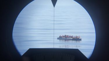 La Marina italiana enfrenta incontables episodios de rescate de migrantes en sus aguas jurisdiccionales. (TWITTER/‏@ItalianNavy)