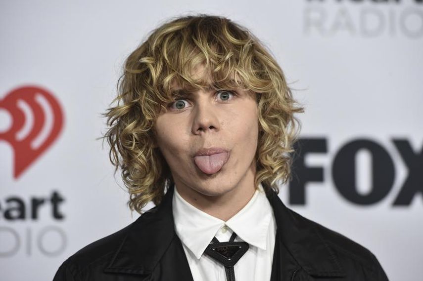 The Kid LAROI llega a los premios iHeartRadio el 22 de marzo de 2022 en el Shrine Auditorium en Los Angeles.&nbsp;