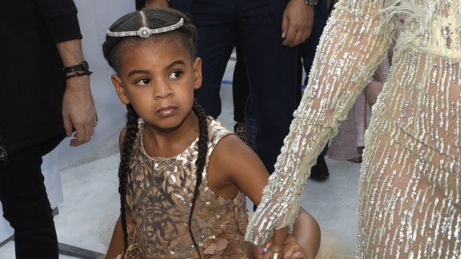 En esta foto del 28 de agosto del 2016, Blue Ivy, hija de Beyonc&eacute; y Jay-Z, llega a la ceremonia de los Premios MTV a los Videos Musicales en el Madison Square Garden en Nueva York.&nbsp;
