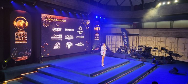 Jairam Navas, voz oficial de los Premios Pepsi Music, durante la rueda de prensa de la décima edición de los galardones. 