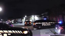 Durante el operativo, la policía detuvo a varias personas que presuntamente intentaban abandonar la ubicación. Durante el operativo, la policía detuvo a varias personas que presuntamente intentaban abandonar la ubicación.