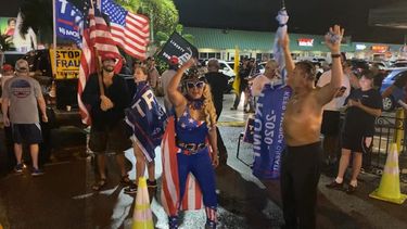 Simpatizantes del presidente Trump se manifiestan en el sur del condado Miami-Dade en la noche de este jueves 5 de noviembre.&nbsp;