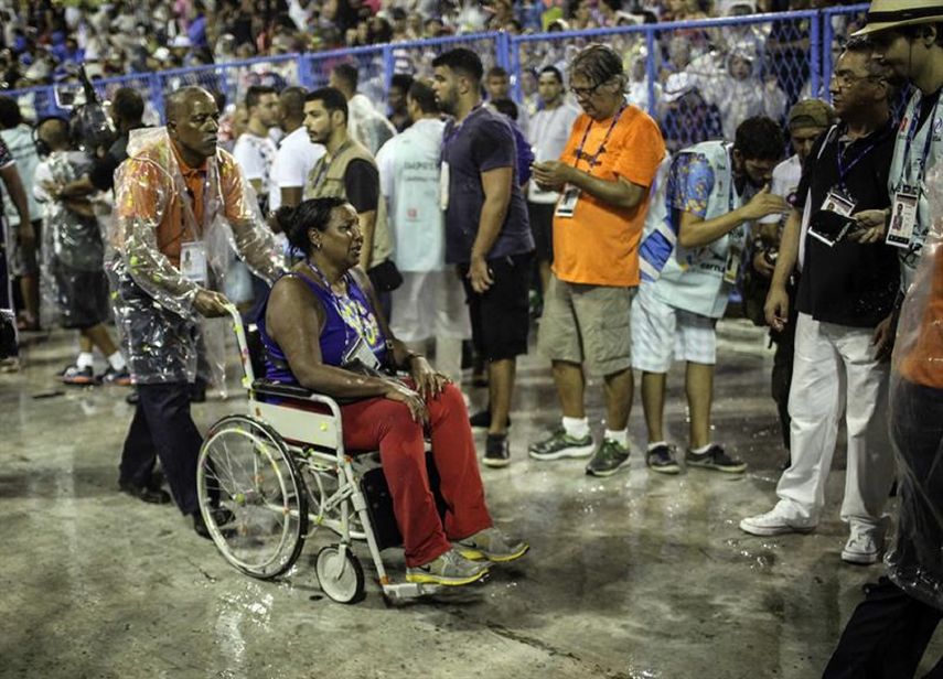 El desfile continuó, pero el ambiente ya no puede ser el mismo, admitió el portavoz del evento brasileño.&nbsp;