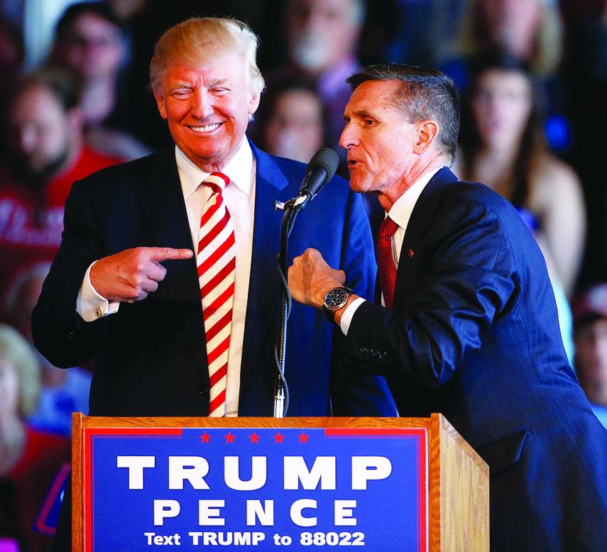 Donald Trump y Michael Flynn se elogian mutuamente, durante un acto político en la pasada campaña electoral.&nbsp;