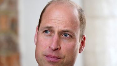 El príncipe William de Gran Bretaña, príncipe de Gales, reacciona mientras visita el nuevo centro en James Place Newcastle, en Newcastle-upon-Tyne, noreste de Inglaterra, el 30 de abril de 2024.