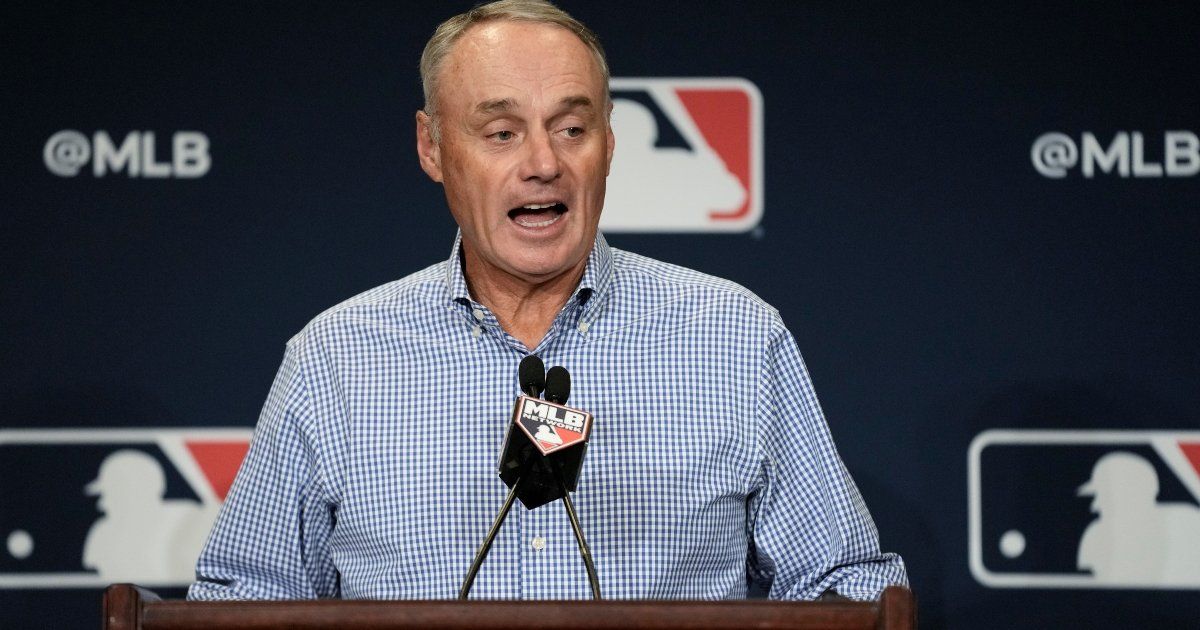 Rob Manfred defiende el uso del bate torpedo en la MLB: “Es absolutamente bueno para el béisbol”