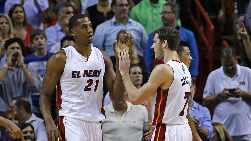 Goran Dragic y Hassan Whiteside fueron claves en la victoria del Heat el domingo. (CORTESÍA)