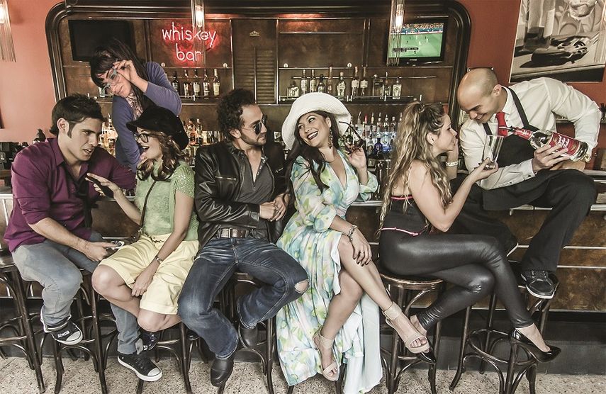 Elenco de Croissant. De izq. a der: Ernesto Amores, Edith Obregón, Yani Martin, Roxana Montenegro, Suri Amador, Enrique Moreno y Jorge Luis Curbelo. (MIGUEL PASCUAL)