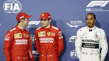 Leclerc, de 21 años, firmó la primera pole de su carrera en la Fórmula Uno al ser el mejor en la calificación de este sábado, en la que cubrió los 5.412 metros de la pista bareiní en un minuto, 27 segundos y 866 milésimas