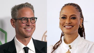 En esta combinación de fotografías Greg Berlanti en la 33a entrega anual de los Premios del Sindicato de Productores en Los Angeles el 19 de marzo de 2022, izquierda, y la directora Ava Duvernay en la sesión fotográfica de la película Origin en la 80a edición del Festival de Cine de Venecia en Venecia, Italia, el 6 de septiembre de 2023.&nbsp;
