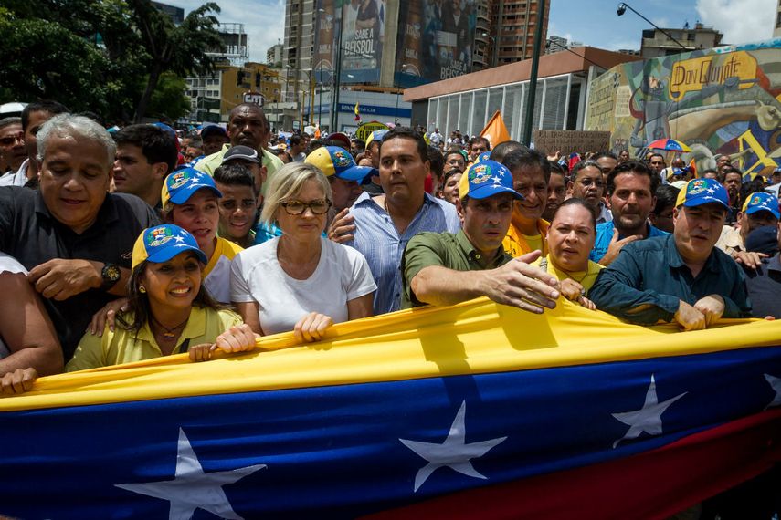 La oposición llamó a las calles para presionar al poder electoral a que se pronuncie sobre las firmas que recolectó la MUD para activar el revocatorio (EFE)