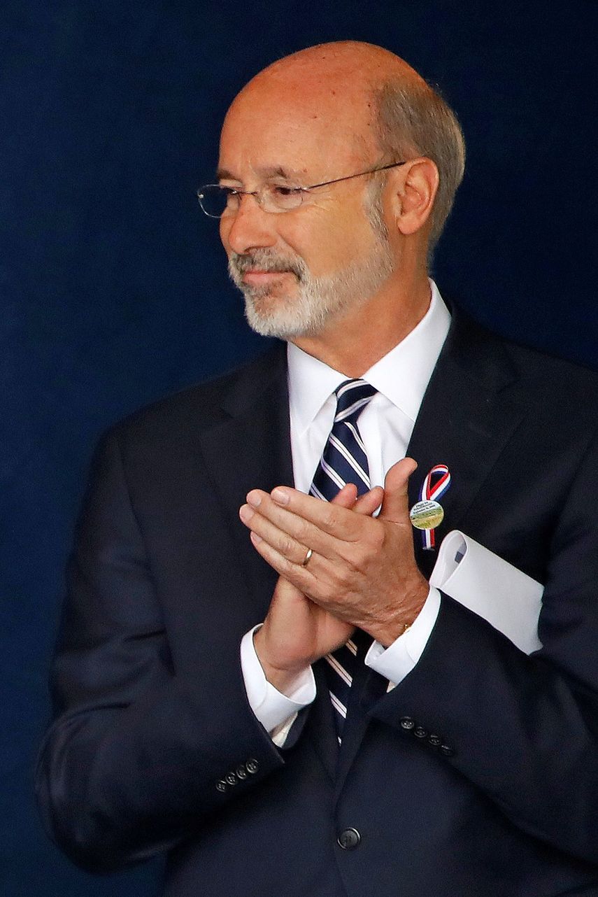 En esta foto del 11 de septiembre del 2018, el gobernador de Pensilvania Tom Wolf participa en una ceremonia conmemorativa por el aniversario del derribo del Vuelo 93 en Shanksville, Pensilvania.&nbsp;