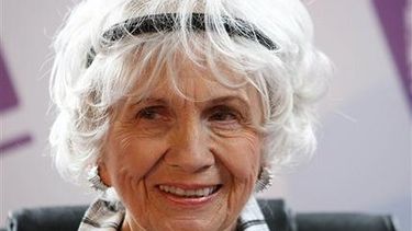 Munro tiene como uno de los temas centrales las diferencias entre su juventud en la población de Wingham al oeste de Toronto, y su vida después de la revolución de los 60. (AP)