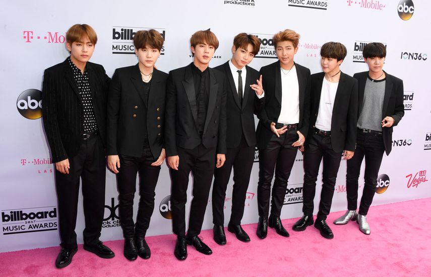 En esta foto de archivo tomada el 21 de mayo de 2017, el grupo musical BTS llega a los Billboard Music Awards 2017 en el T-Mobile Arena en Las Vegas, Nevada.
