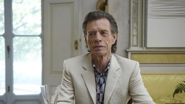 Mick Jagger en una escena de The Burnt Orange Heresy en una imagen proporcionada por Sony Pictures Classics.