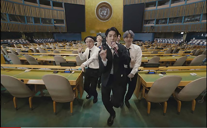 En esta imagen tomada de un video de UNTV, BTS interpreta Permission to Dance en un mensaje pregrabado y presentado durante la Asamblea General de la ONU en la sede de Naciones Unidas el 20 de septiembre de 2021.&nbsp;