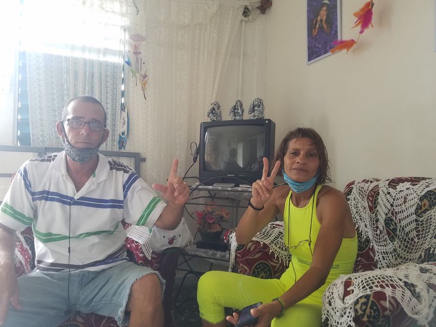 Eralidis Frómeta Polanco, activista, periodista independiente junto a su esposo Lázaro Yuri Valle Roca