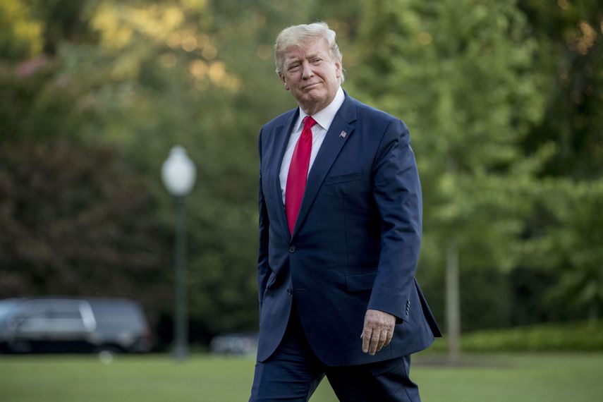 En esta foto del 30 de junio del 2019, el presidente estadounidense Donald Trump camina por los jardines de la Casa Blanca en Washington.&nbsp;