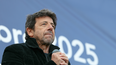 El cantante francés Patrick Bruel, acusado de violación y agresión sexual por varias mujeres, comparecerá ante tres jueces de instrucción antes de ser sometido a una investigación formal, según anunció la fiscalía de Nanterre en la mañana del 10 de junio de 2026, añadiendo que ha solicitado su ingreso en prisión preventiva.