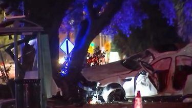 Lugar del accidente donde tres jóvenes perdieron la vida tras un aparatoso choque.