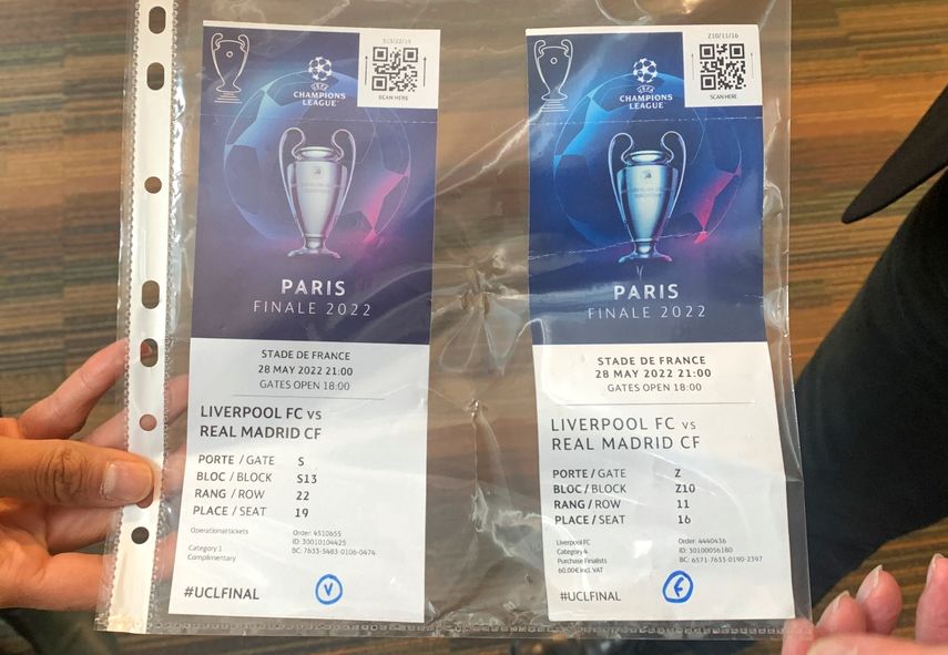 Comparativa de boletos falso y real en la UEFA Champions League París 2022