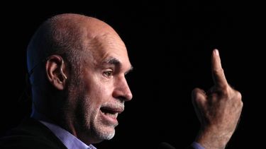 El aspirante a presidente Horacio Rodríguez Larreta, de la coalición Juntos por el Cambio, habla a los asistentes a la exposición anual de la Sociedad Rural mientras hace campaña en Buenos Aires, Argentina, el 24 de julio de 2023.