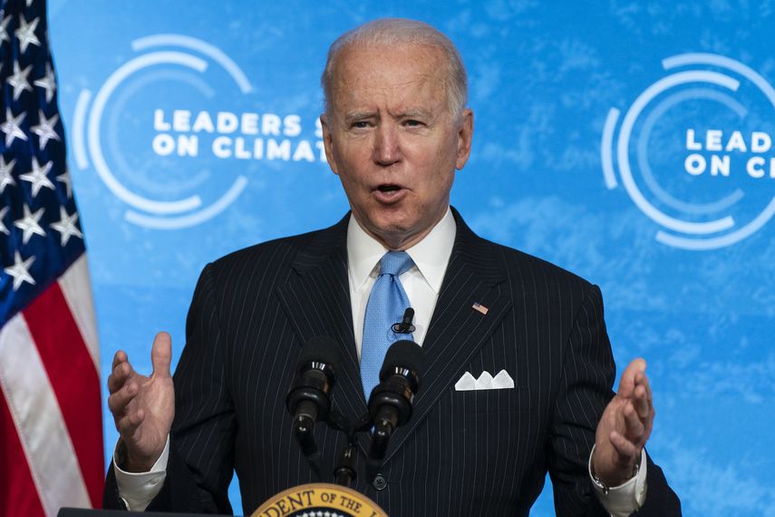 El presidente Joe Biden habla en la cumbre climática a distancia desde la Casa Blanca, Washington, viernes 23 de abril de 2021.&nbsp;