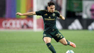 David Ayala #24 de Portland Timbers pasa durante el partido de los Playoffs de la Copa MLS 2025 entre San Diego FC y Portland Timbers en Providence Park el 1 de noviembre de 2025 en Portland, Oregón.&nbsp;