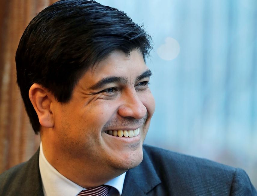 &nbsp;El presidente de Costa Rica, Carlos Alvarado, sonríe mientras posa para una foto antes de una entrevista con The Associated Press en Seattle, el 11 de marzo de 2019