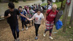 Los migrantes llegan a Lajas Blancas, Panamá, después de cruzar el Tapón del Darién desde Colombia con la esperanza de llegar a Estados Unidos, el jueves 26 de septiembre de 2024.