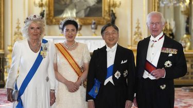El rey Carlos III, la reina Camilla, el emperador Naruhito de Japón y la emperatriz Masako, posan para una fotografía formal antes de un banquete estatal en el Palacio de Buckingham en Londres el 25 de junio de 2024.&nbsp;