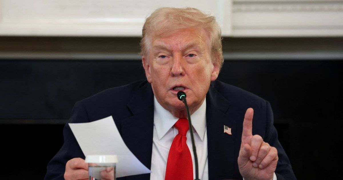 Trump niega envío de bombarderos a costas venezolanas