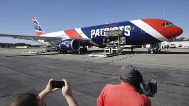 En esta foto del 4 de octubre de 2017, el jet Boeing 767 de los Patriots de Nueva Inglaterra en el aeropuerto T.F. Green de Warwick, Rhode Island. 