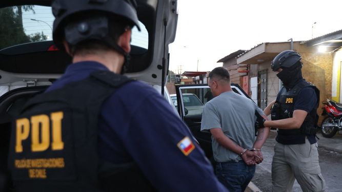 Operativo policial realizado para desmantelar una célula de la banda criminal venezolana Tren de Aragua y que además identificó a otro grupo de presuntas personas que también participaron en el crimen del exmilitar disidente venezolano Ronald Ojeda en Santiago el 22 de enero de 2025.