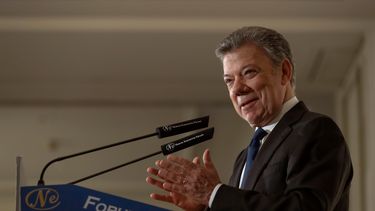 Según Santos, con el ELN estamos negociando un cese el fuego, ojalá permanente y cómo avanzar en la agenda ya acordada.