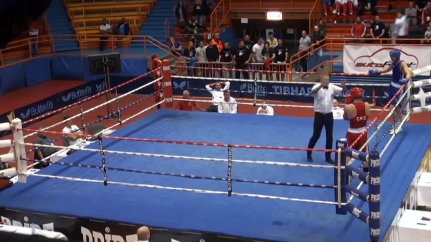 VIDEO: Brutal golpiza de un boxeador al juez