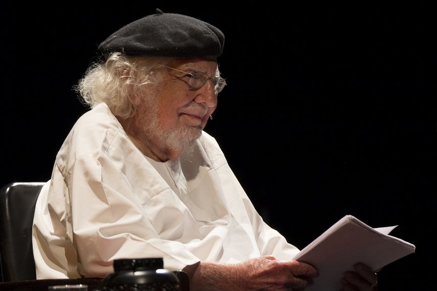 El poeta nicaragüense&nbsp;Ernesto&nbsp;Cardenal durante un homenaje en 2015, en el Teatro Nacional Rubén Darío, en Managua, Nicaragua.