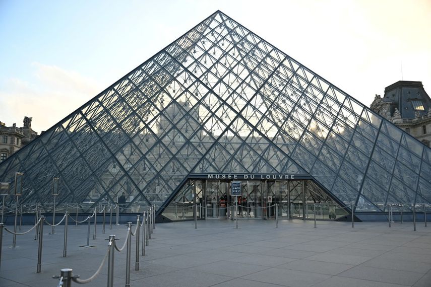 El exterior del museo Louvre, en París, Francia.&nbsp;