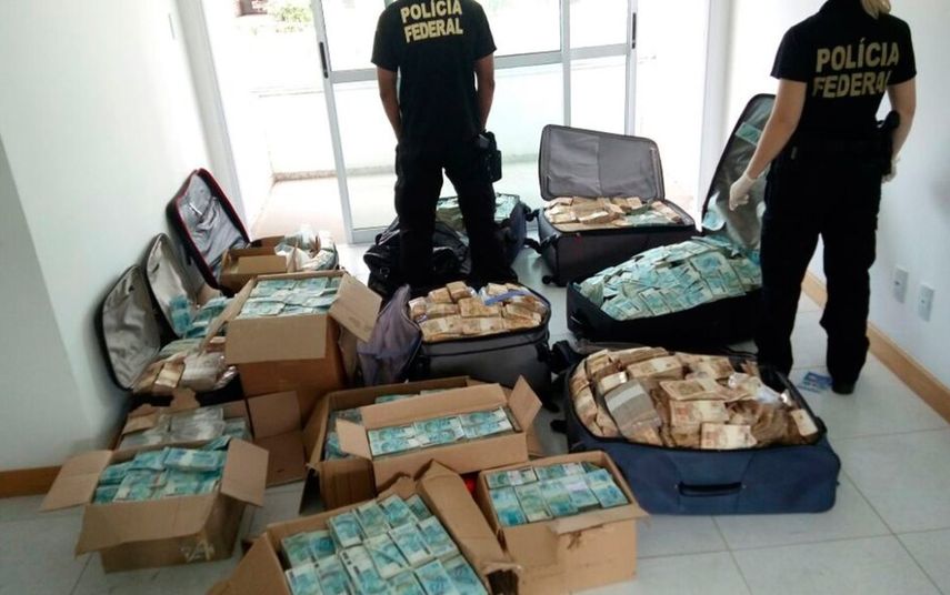 La Policía demoró 14 horas&nbsp;para contar los 16 millones de dólares, en lo que fue la mayor cantidad de dinero decomisado en la historia de la Policía del país