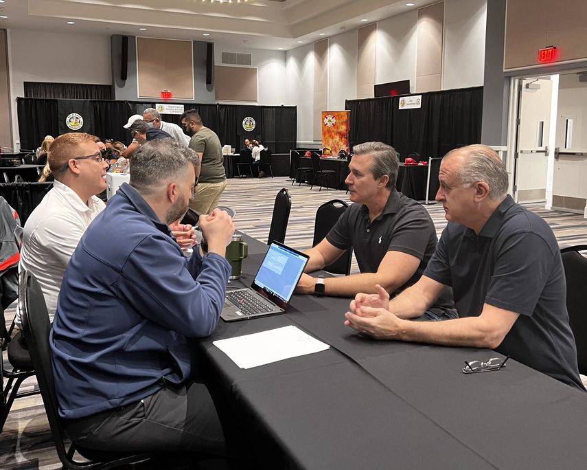 Alcalde Bovo junto al comisionado René García. Alcalde Bovo junto al comisionado René García.